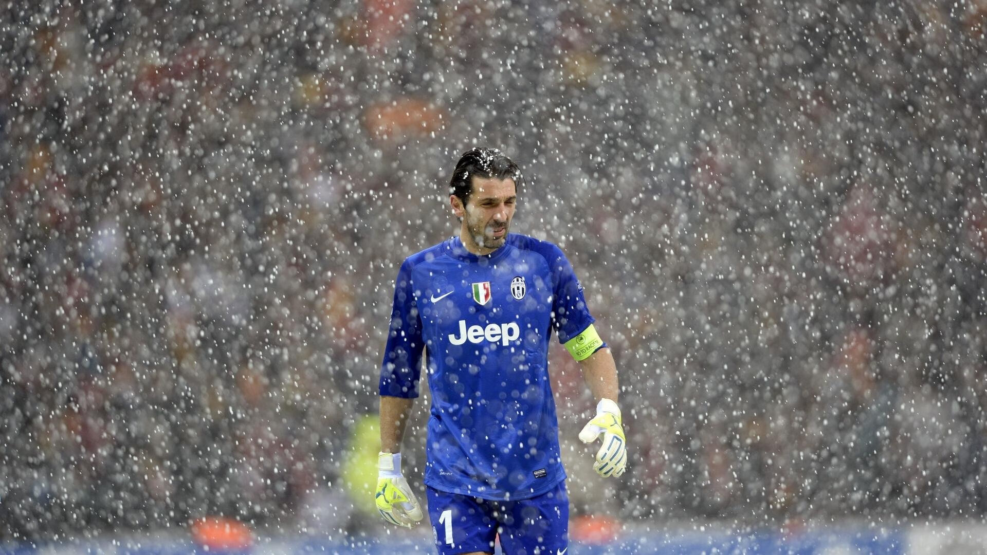 日本队教练压力巨大！，Uzi遭遇十二持续失利全场沸腾不已